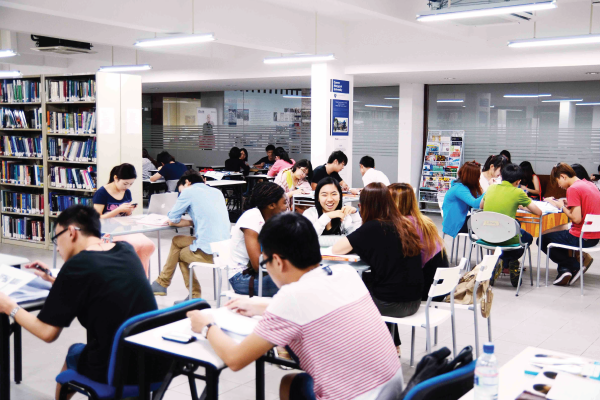 新加坡东亚管理学院的学生生活  丰富多彩的校园文化活动和社交活动